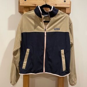 Women’s Medium columbia light weight fleece zip jacket.